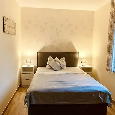 Ruegen With Sauna And Garden Appartement Alt Reddevitz